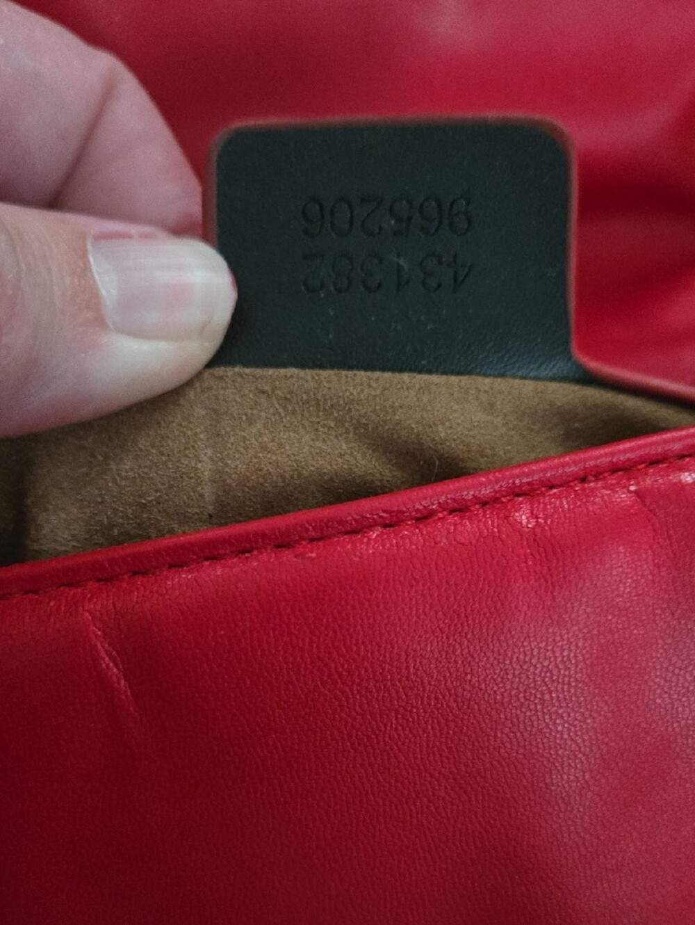 Gucci Red Matelassé GG Shoulder Bag with Gold Chain - Picture 3 of 9